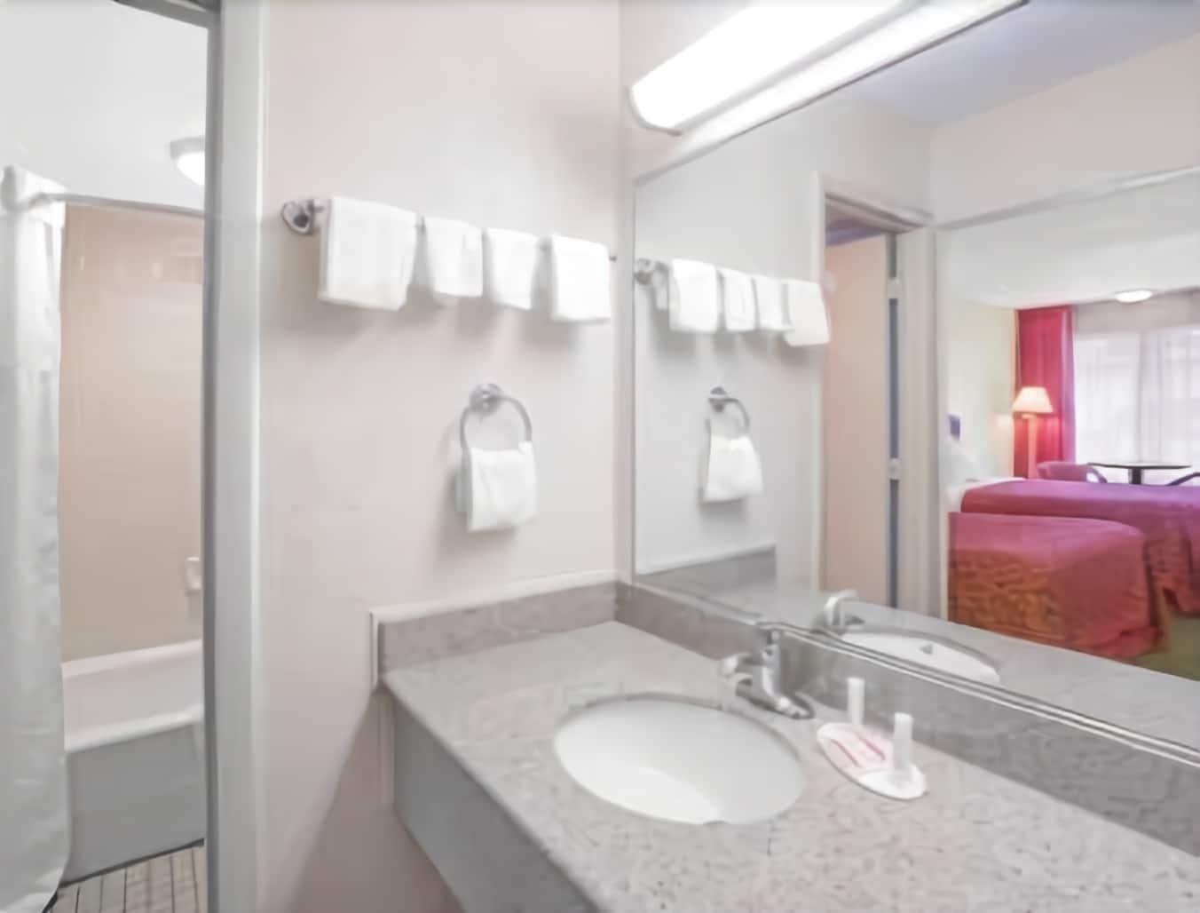 Days Inn By Wyndham Wilmington / University Екстер'єр фото