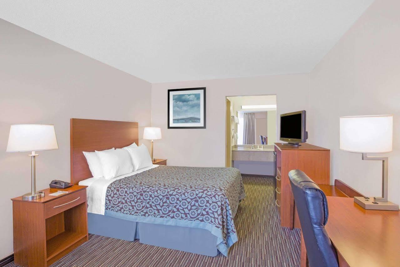 Days Inn By Wyndham Wilmington / University Екстер'єр фото
